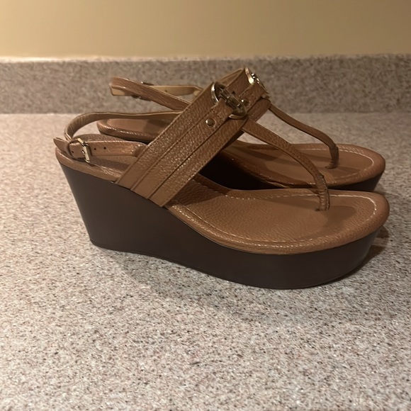 Tan wedge sandals - Picture 2 of 5